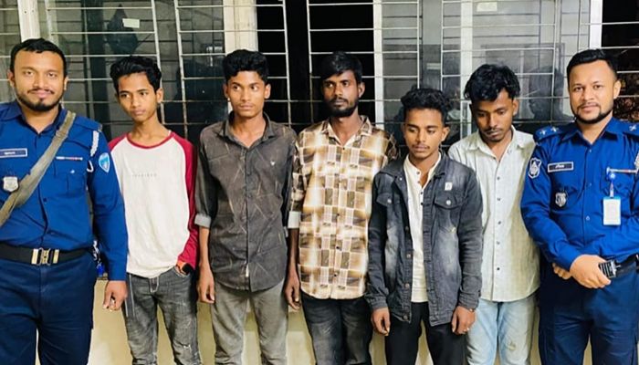 কক্সবাজারে ছিনতাই চক্রের ৫ সদস্য আটক 