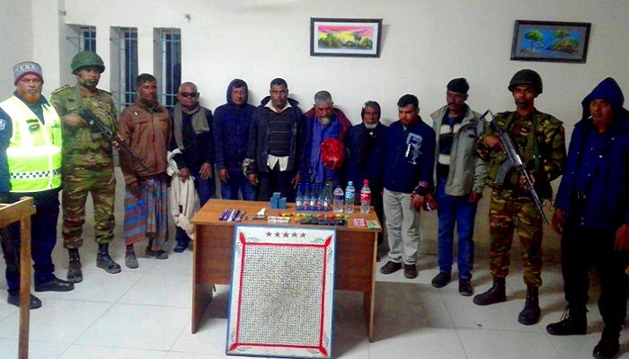 ঝিনাইদহে জুয়া খেলার সময় আটক ৮