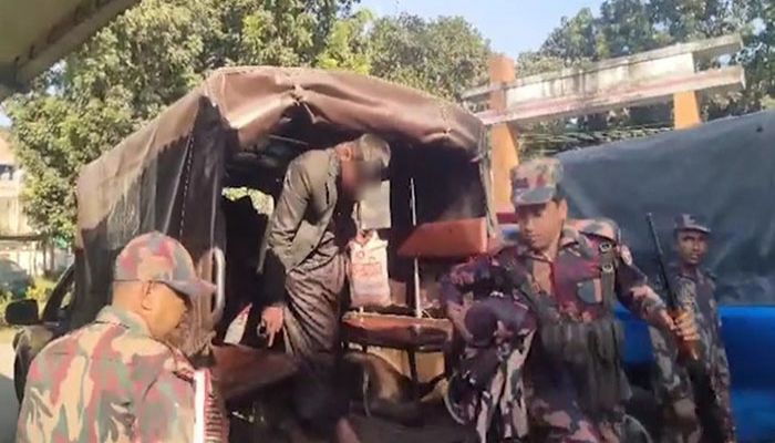 শরীরে আঘাতের চিহ্ন, ধরে নিয়ে যাওয়া কিশোরকে ফেরত দিল বিএসএফ