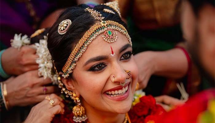 বিয়ের পিঁড়িতে বসলেন দক্ষিণী অভিনেত্রী কীর্তি সুরেশ