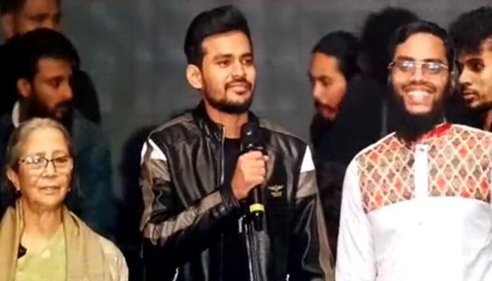 রাহাত ফতেহ আলীর মঞ্চে গাইল উপদেষ্টা আসিফের দল