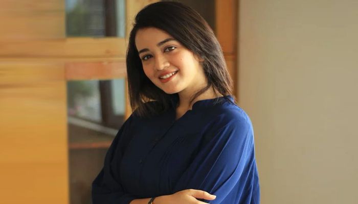 নির্মাতার বিরুদ্ধে অভিযোগ আইশা খানের