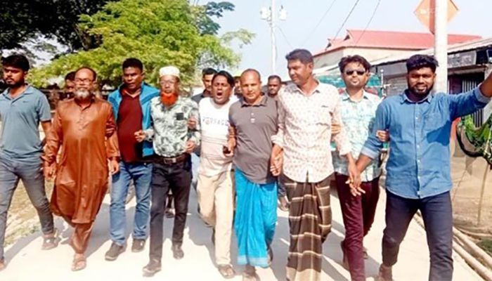 বাবরের খালাসের সংবাদে আনন্দ মিছিল