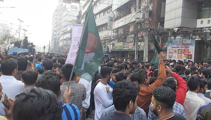 ভারতবিরোধী স্লোগানে উত্তাল নয়াপল্টন