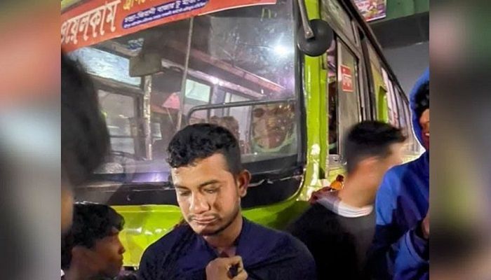সাভারে দুই গাড়িতে ডাকাতি, ৫ যাত্রীকে ছুরিকাঘাত