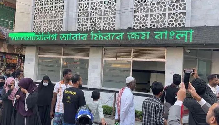 মসজিদের এলইডি স্ক্রিনে ভেসে উঠল ‘আওয়ামী লীগ আবার ফিরবে’   