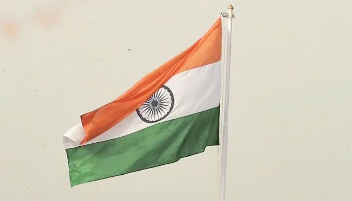 ভারতের পতাকায় বাংলাদেশিরা ‘প্রণাম’ করলে মিলবে চিকিৎসা