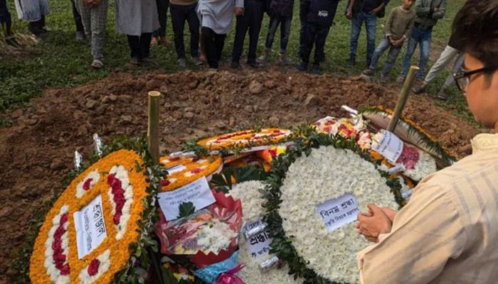 বুদ্ধিজীবী কবরস্থানে চিরনিদ্রায় কবি হেলাল হাফিজ  