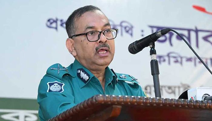 ১৫ বছরে রাজনৈতিক পরিচয়ে ৯০ হাজার পুলিশ নিয়োগ: ডিএমপি কমিশনার