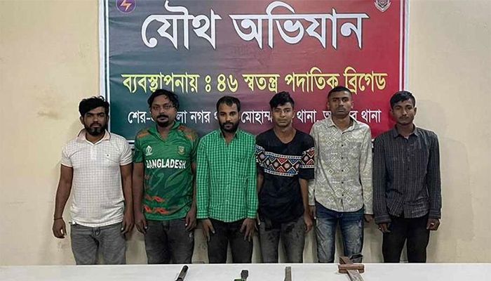 মোহাম্মদপুরে সেনাবাহিনীর অভিযান, গ্রেপ্তার ৬  