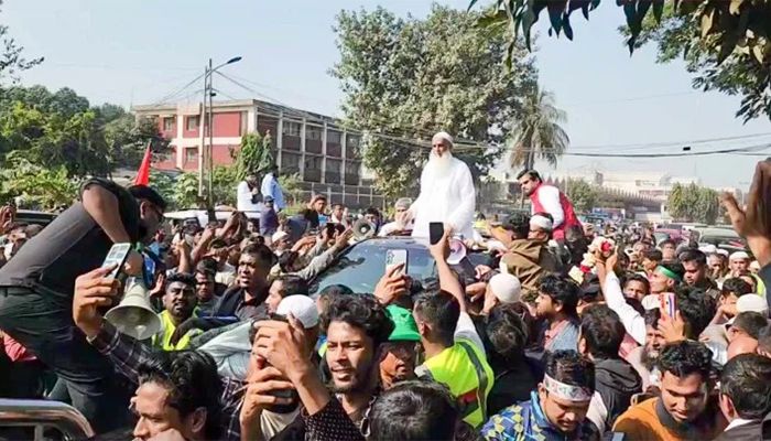 ১৩ বছর পর দেশে ফিরলেন বিএনপি নেতা কায়কোবাদ