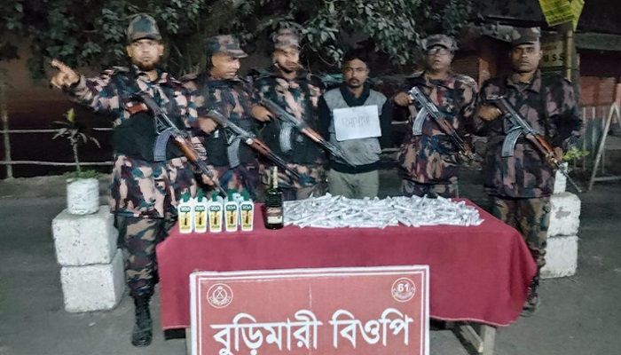 বুড়িমারী স্থলবন্দরে ভারতীয় পণ্যসহ ট্রাকচালক আটক