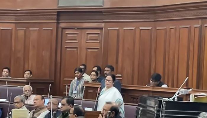 আপনারা বাংলা-বিহার দখল করবেন আর আমরা ললিপপ চুষবো, প্রশ্ন মমতার