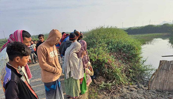নাটোরে বিল থেকে অজ্ঞাত যুবকের লাশ উদ্ধার 