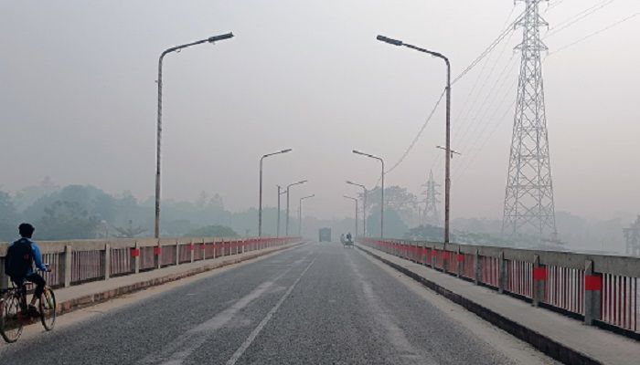 পঞ্চগড়ে হঠাৎ ঘন কুয়াশায় আচ্ছন্ন চারপাশ