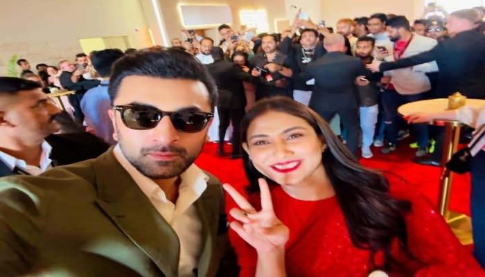 রণবীর কাপুরের সেলফিতে মেহজাবীন