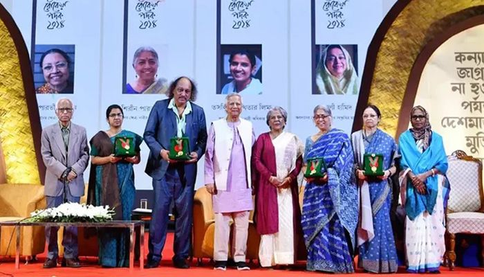 রোকেয়া পদক পেলেন ৪ বিশিষ্ট নারী  