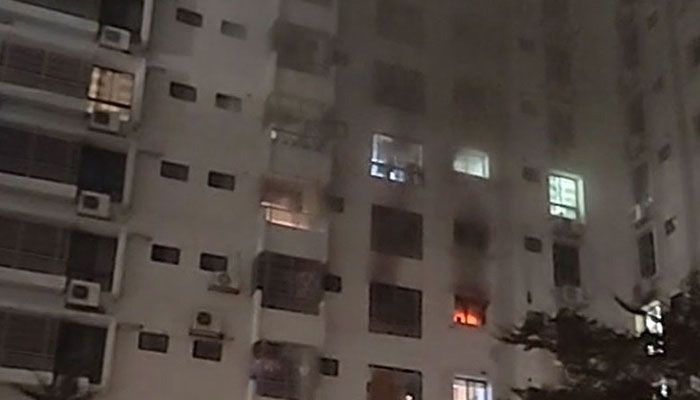 একই রাতে আগুন লাগে সচিব নিবাসেও