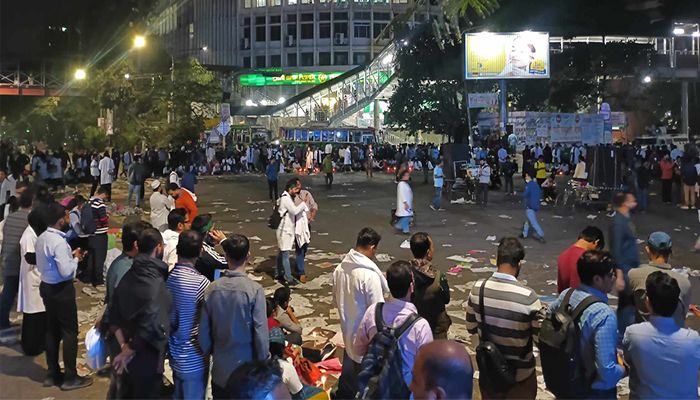 সিদ্ধান্ত প্রত্যাখ্যান চিকিৎসকদের, অবরোধ অব্যাহত  