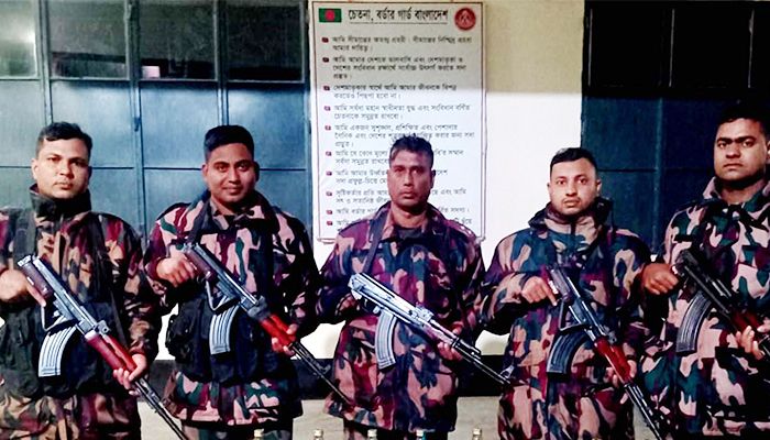 ঝিনাইদহ সীমান্তে ভারতের মদ জব্দ
