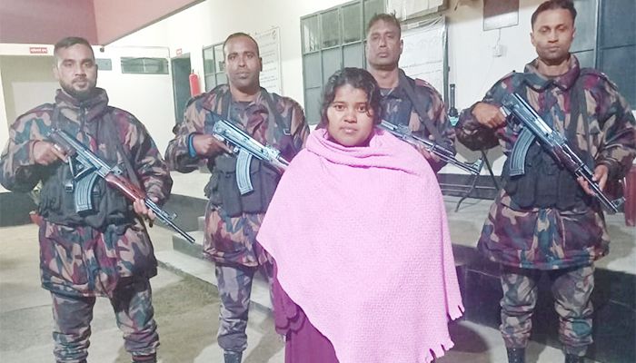 ভারতীয় নাগরিক লক্ষ্মী বিশ্বাস। ছবি- ঝিনাইদহ প্রতিনিধি 