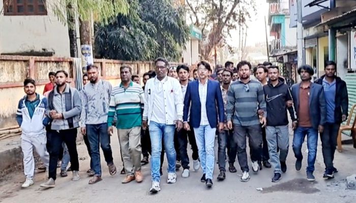 বাবরের মুক্তিতে নেত্রকোণায় আনন্দ মিছিল