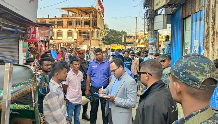 কক্সবাজার সমুদ্রপাড়ে অবৈধ ৫০ স্থাপনা উচ্ছেদ ও জরিমানা আদায় 