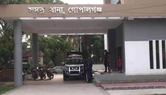 গোপালগঞ্জে সমন্বয়কদের উপর হামলা, ৩৩ জনকে আসামি করে মামলা