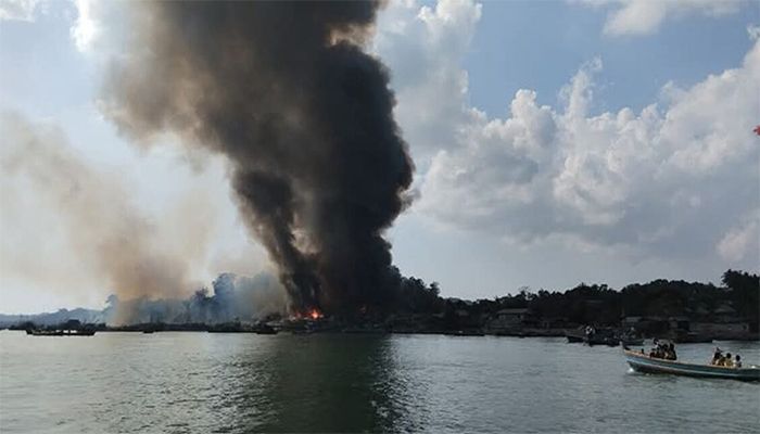 রাখাইনে জান্তা বাহিনীর বিমান হামলা।  ছবি: সংগৃহীত 