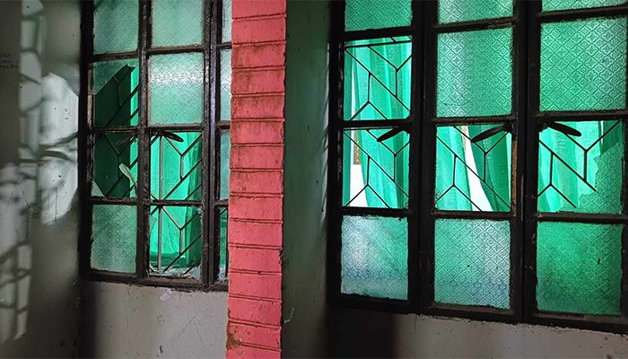 বরিশালে বিএনপির দুই নেতার বাড়িতে দুর্বৃত্তদের হামলা-ভাঙচুর