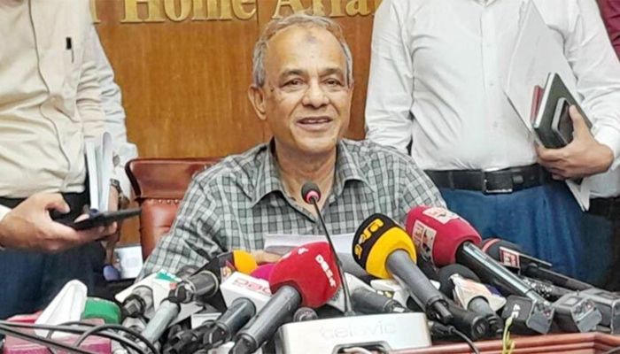 নজরদারিতে জামিনে থাকা শীর্ষ সন্ত্রাসীরা: স্বরাষ্ট্র উপদেষ্টা 