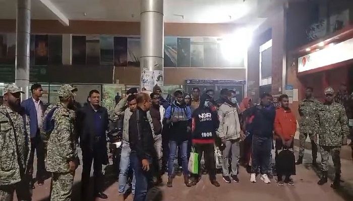 ভারতে কারাভোগ শেষে ফিরলেন ১২ বাংলাদেশি