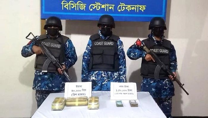 টেকনাফে নৌকায় মিলল ৩০ হাজার ইয়াবা 