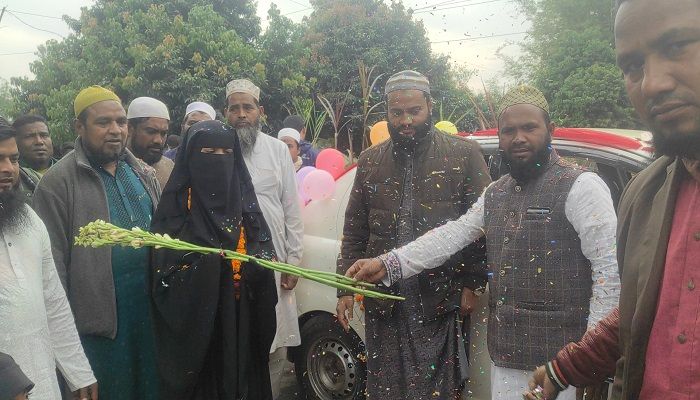 সাত মাসে কোরআনের হাফেজ, মাদ্রাসাছাত্রীকে সংবর্ধনা