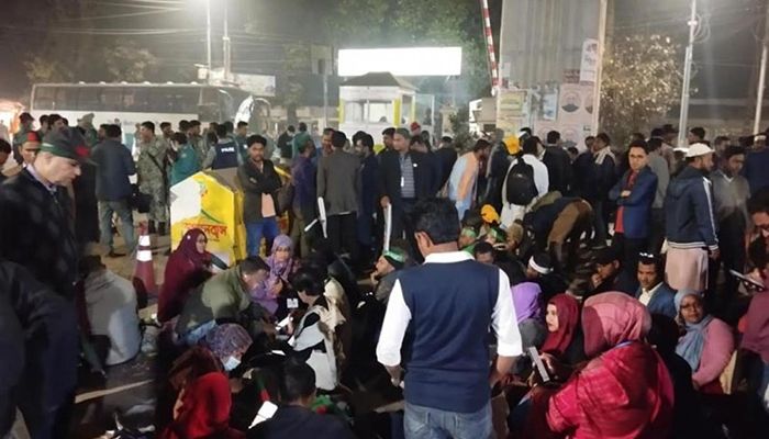 ﻿৭ দিনের আল্টিমেটাম দিয়ে শাহবাগ ছাড়লেন শিক্ষকরা। ছবি: সংগৃহীত 