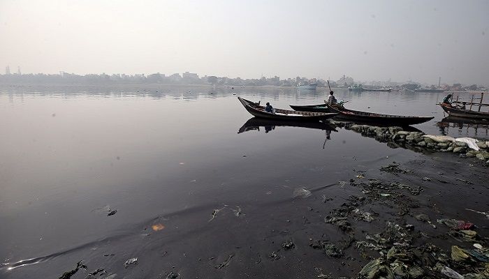 বুড়িগঙ্গার পানি যেন বিষের কণা