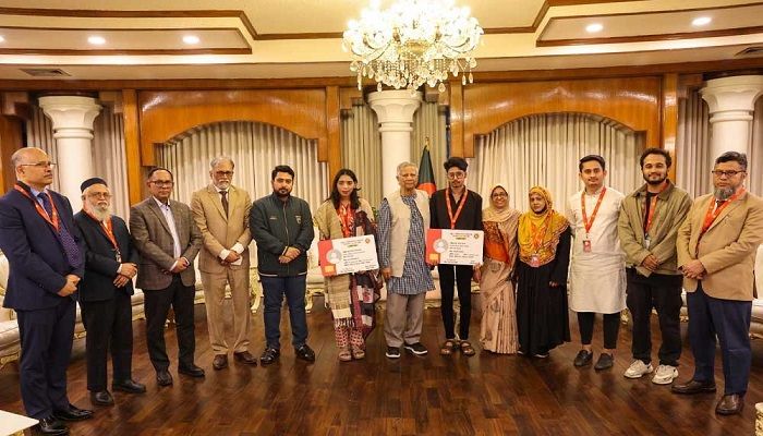 গণঅভ্যুত্থানের আহতদের ‘হেলথ কার্ড বিতরণ’ কার্যক্রমের উদ্বোধন
