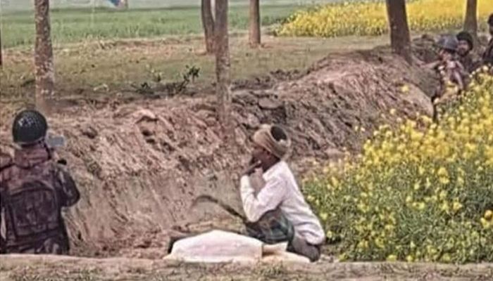 বুকে দেশপ্রেম, হাতে হাঁসুয়া