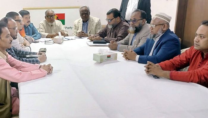 ১২ দলীয় জোটের শীর্ষ নেতাদের সঙ্গে বৈঠকে বসেছে বিএনপি। ছবি: সংগৃহীত