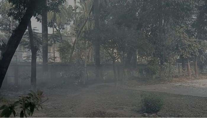 ঢাকা কলেজের টেনিস গ্রাউন্ডে ককটেল বিস্ফোরণ