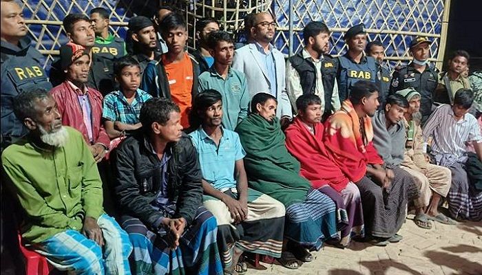 টেকনাফে অপহৃত ১৮ জনকে উদ্ধার, আটক ২