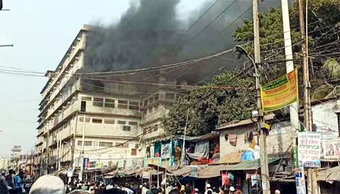 ট্যানারি গোডাউনের আগুন নিয়ন্ত্রণে 