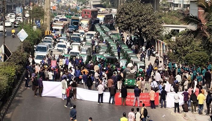 বনানীতে সিএনজিচালিত অটোরিকশা চালকদের অবরোধ  