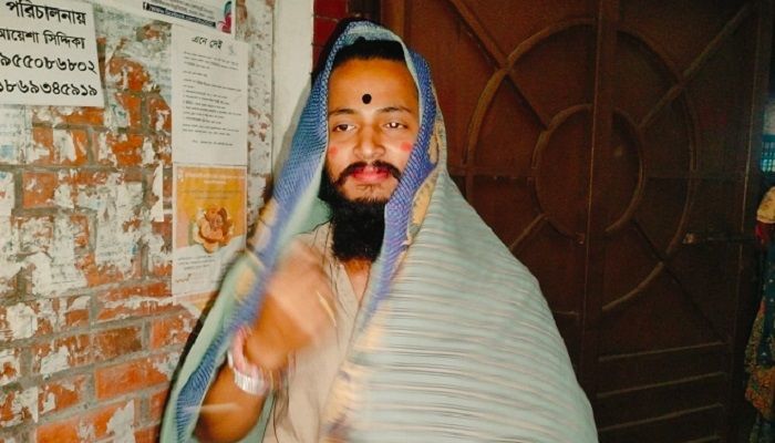 জাবিতে নারী শিক্ষার্থীর কক্ষ থেকে বহিরাগত যুবক আটক