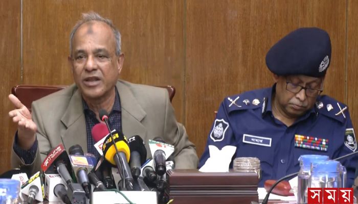 সীমান্তে ১৫০ গজের মধ্যে কাঁটাতার দিতে পারবে না ভারত: স্বরাষ্ট্র উপদেষ্টা