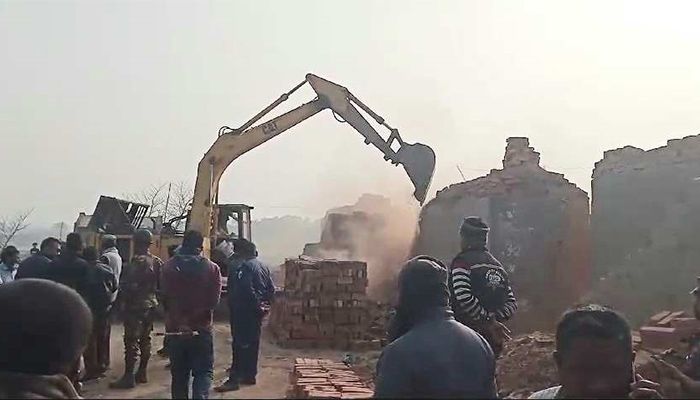 লালপুরে ৫ অবৈধ ইটভাটা ভেঙে দিল পরিবেশ অধিদপ্তর, ১৮ লাখ টাকা জরিমানা
