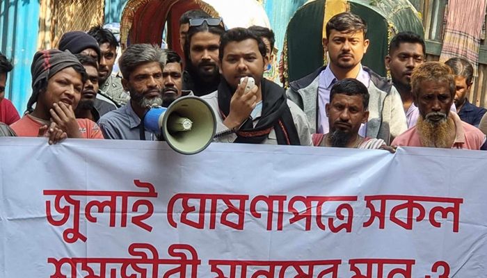 রিকশাচালকদের সঙ্গে মতবিনিময় করলেন জাতীয় নাগরিক কমিটির নেতারা 