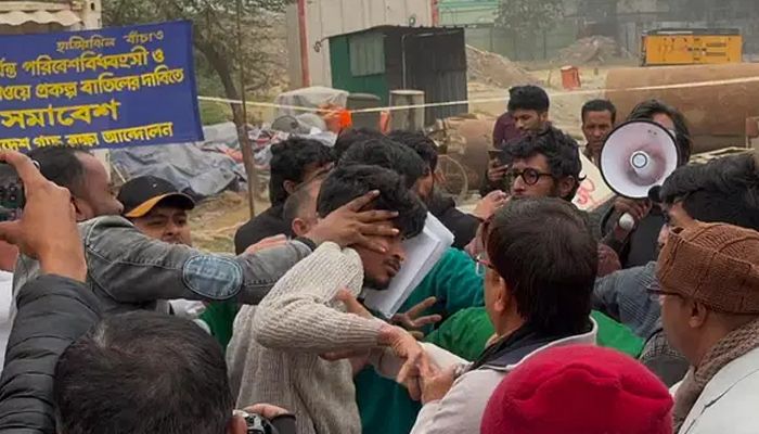 পান্থকুঞ্জে পরিবেশ আন্দোলনকারীদের ওপর হামলা