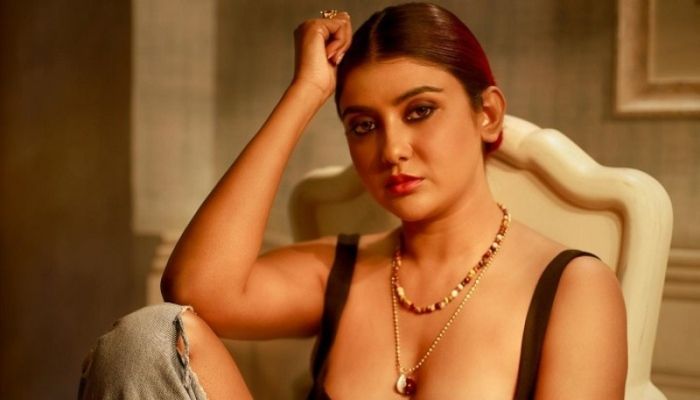 আবারও ঢাকায় সিনেমায় পার্নো মিত্র 