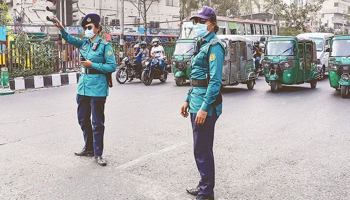 রাজধানীতে ট্রাফিক আইন লঙ্ঘনের অভিযোগে ১৬১৭ মামলা